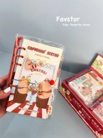 کلاسور کوچک جلد شفاف با ابعاد ۹.۵ در ۱۷.۲ سانتی‌متر و طرح کاپی بارا