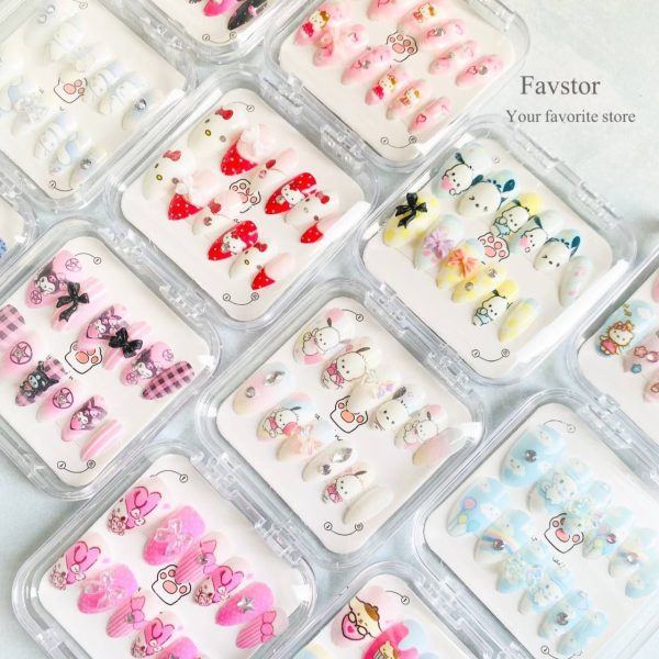 ست 12 عددی ناخن مصنوعی طرح کرومی و Sanrio کد 3196