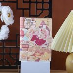 دفترچه جلد پفکی مگنتی JINGU طرح دختر FLOWER SHOP کد 6912 - Image 8