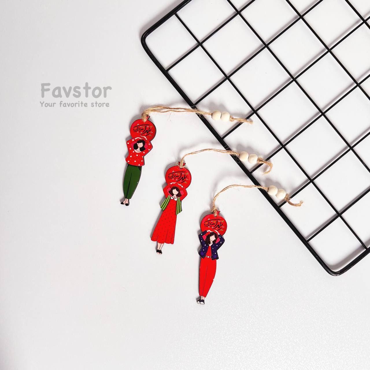 photo_2025-12-04_15-34-28 آویز چوبی کوله طرح دختر یلدایی - Image 1