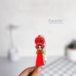 آویز چوبی کوله طرح دختر یلدایی - Image 3