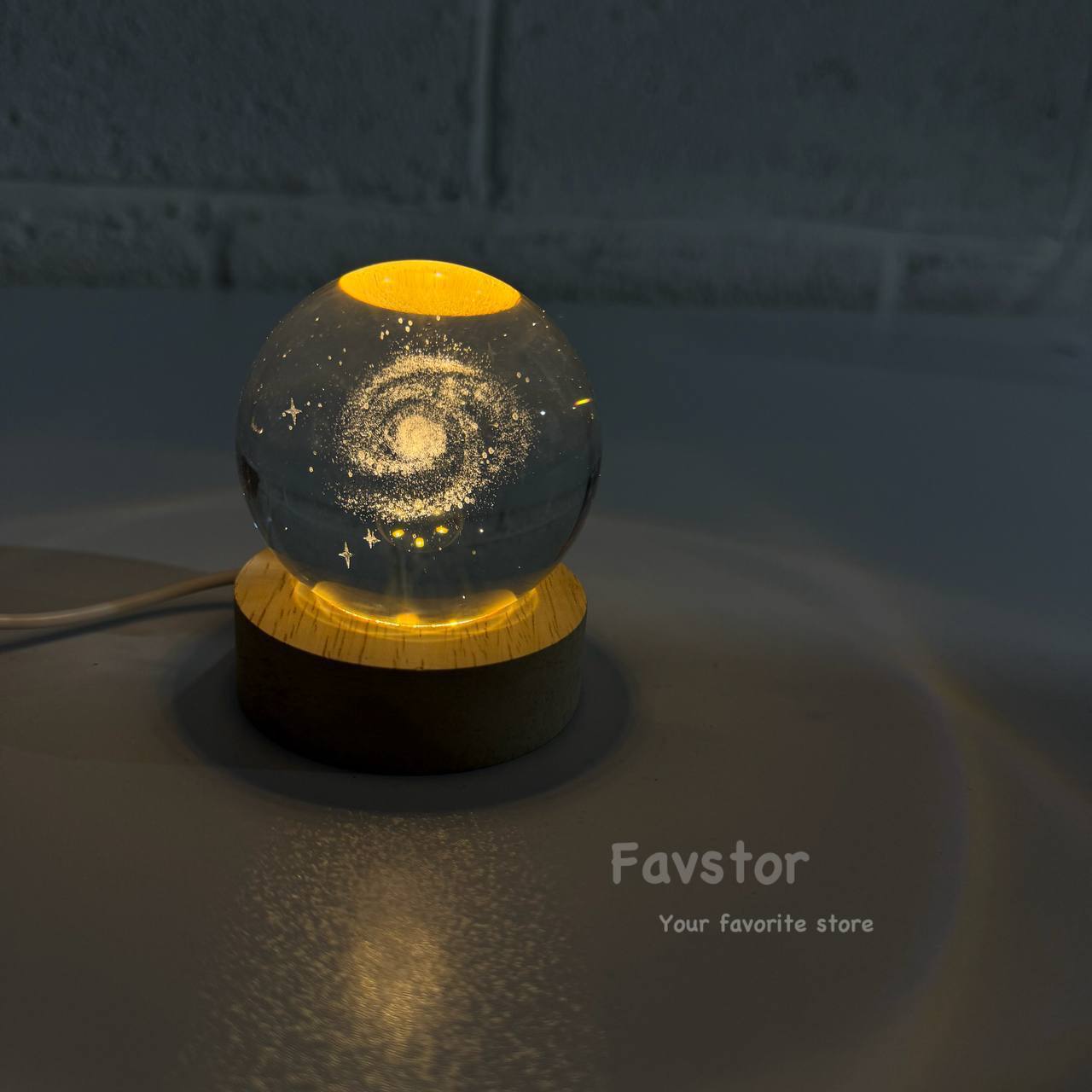 گوی کریستالی پایه چوبی سایز 6