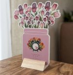 تقویم رومیزی پایه چوبی 1405 سویل طرح گل و گلدون کد 1702 - Image 3